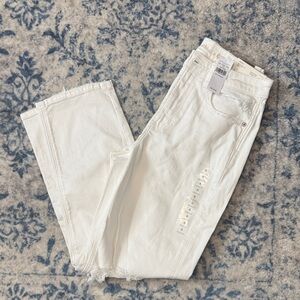 American Eagle Mom straight jean regular size 6. NWT.